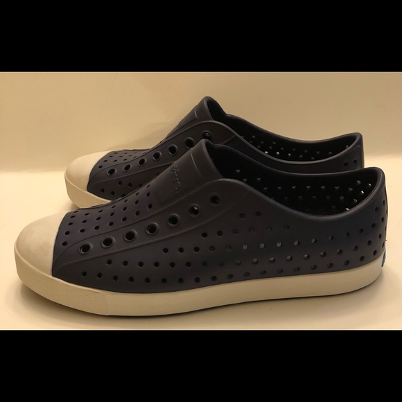 Native Lightweight Navy Shoes, Size 10 women’s, size 8 men’s - Picture 3 of 8